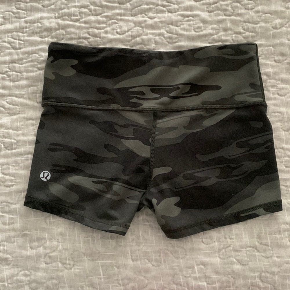 Lululemon short 2.5”